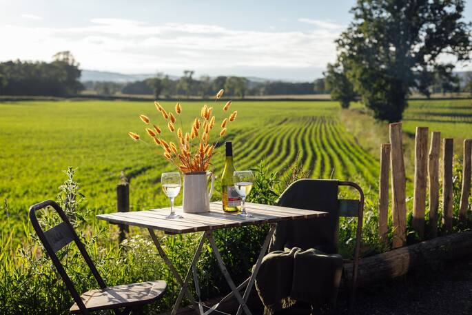 14 Outdoor dining