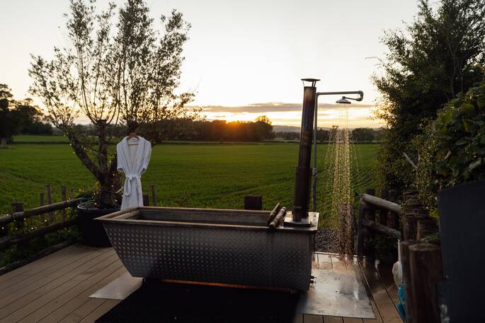 18 Outdoor bath