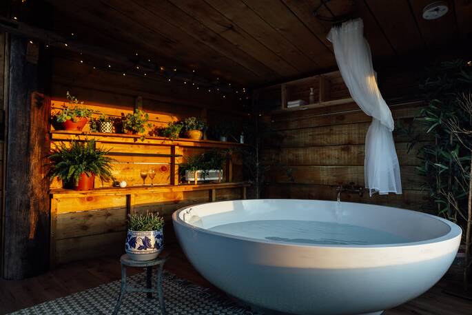 4 Bath tub