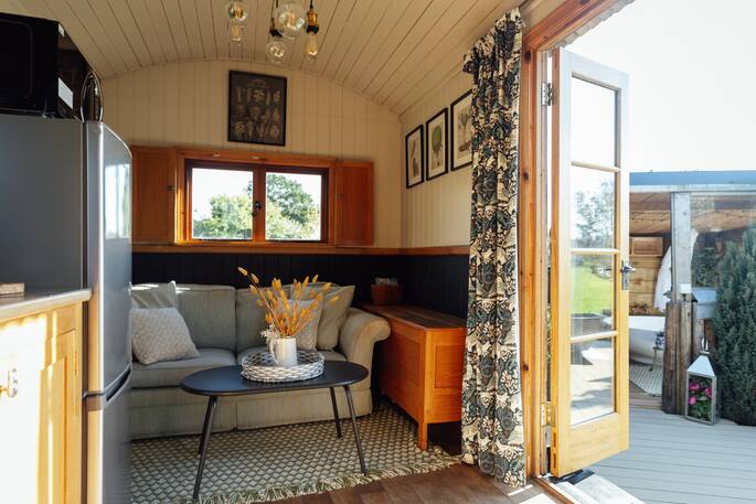 6 Dining area