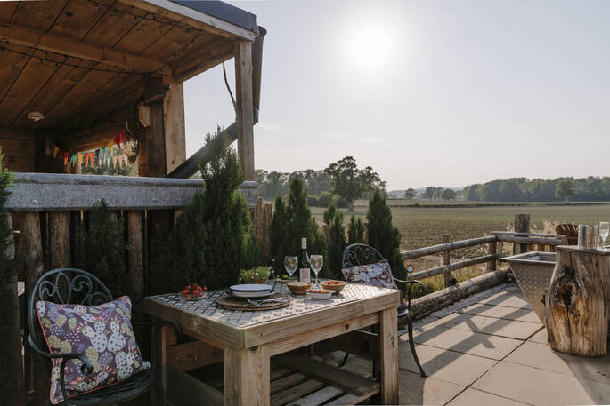 outdoor dining table