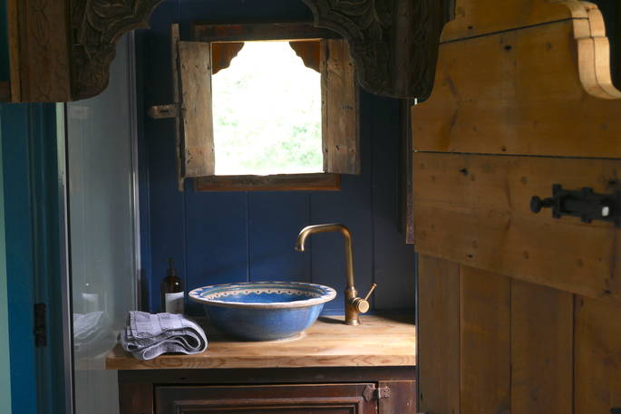 Bathroom facilities and sink at Myrtle shepherd's hut in Herefordshire