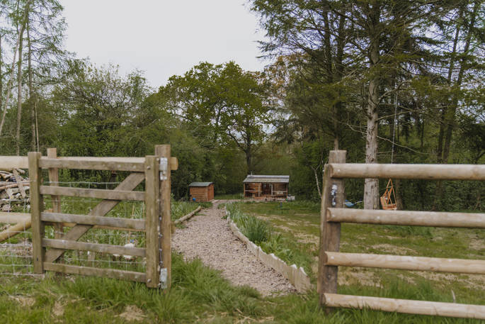 Brackendale cabin - farm gates at Nicholson Farm, Leominster, Herefordshire