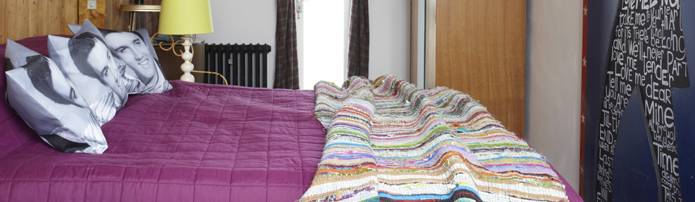 Vintage Vacations_Elvis room