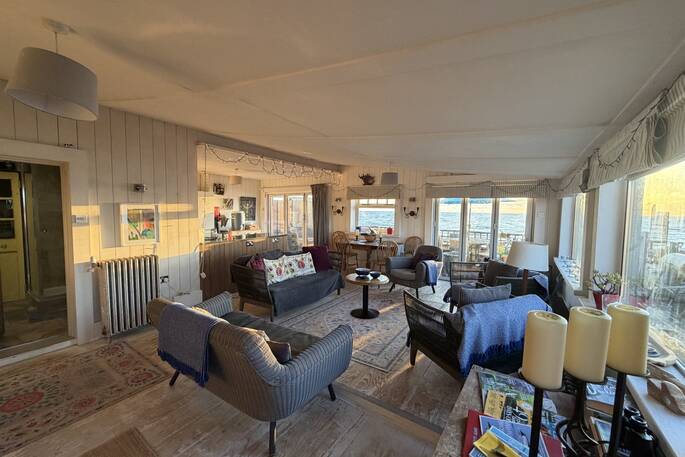 Living area & sea view