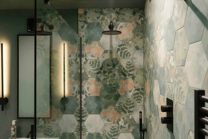 Hot shower and toiletries provided