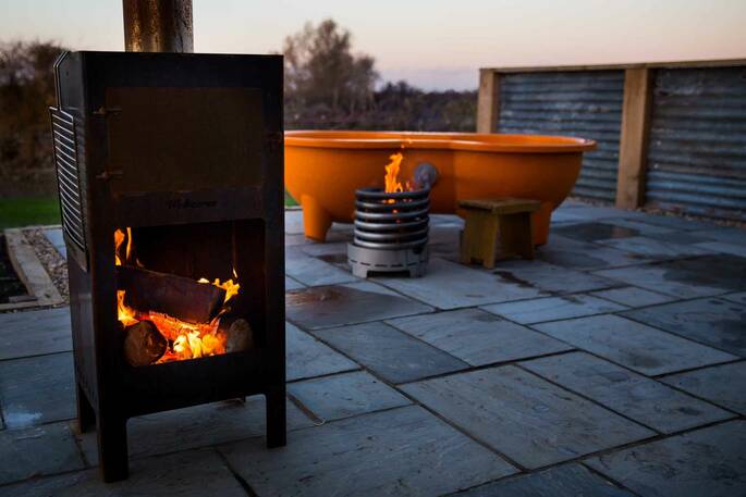 Tin and wood Hot tub Fire Pit