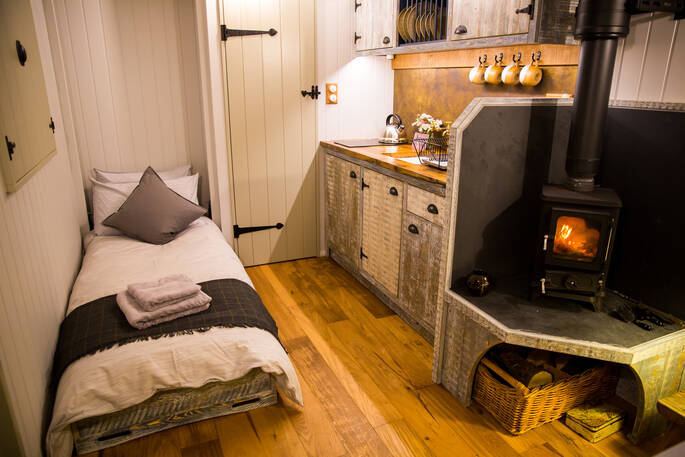 Tin and Wood_Ted_pulldown_bed