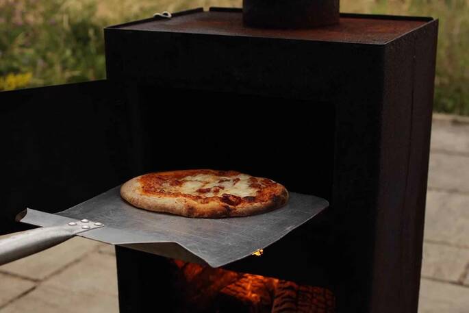 Tin_ans_Wood_Pizza_oven