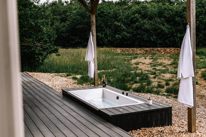 Box & Birch Outdoor bath 