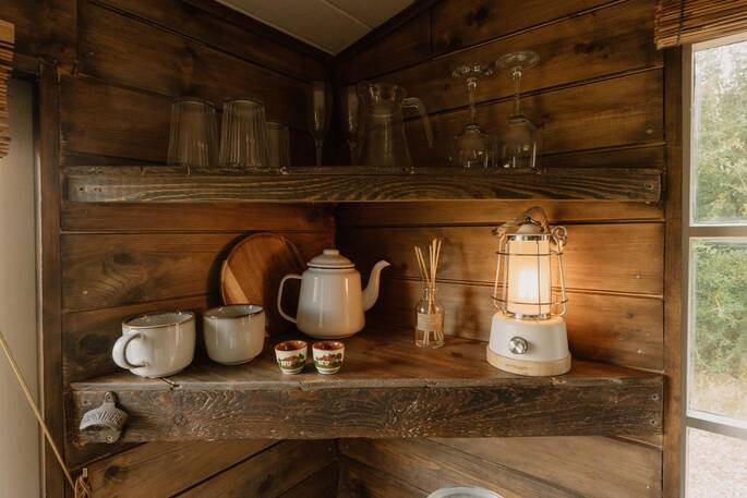 Cooking utensils, crockery and glassware provided
