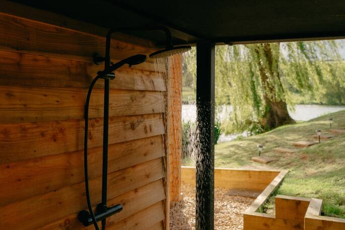10 Outdoor shower