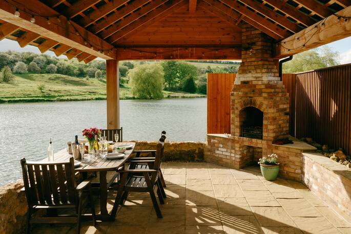 13 Outdoor dining