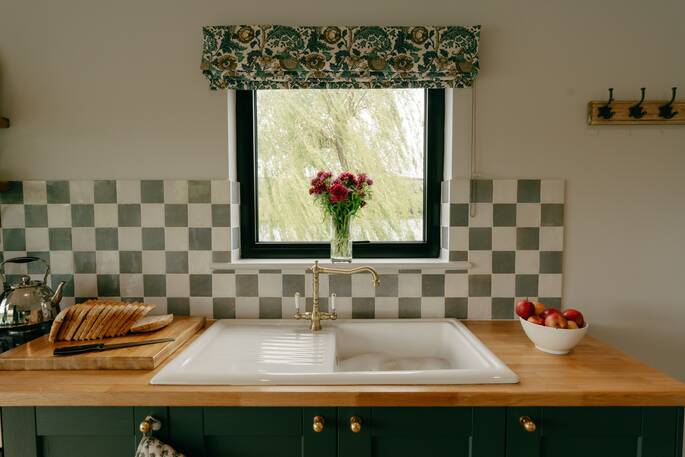 6 Kitchen sink