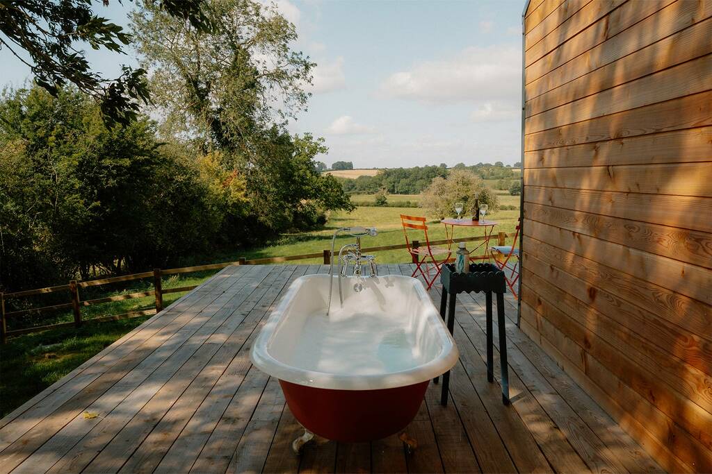 Lark Rise | Cabin in Northamptonshire | Canopy & Stars