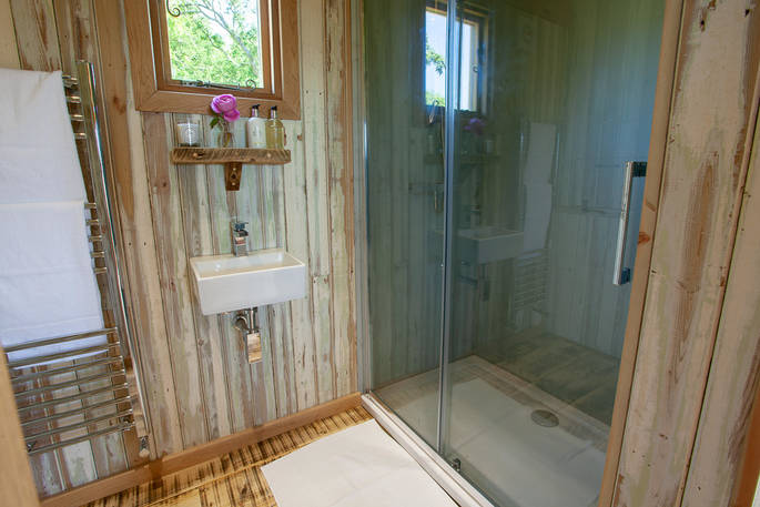 Shower and bathroom inside Dunmore at Huts in the Hills