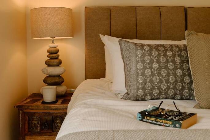 Second bedroom with twin beds
