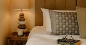 Second bedroom with twin beds