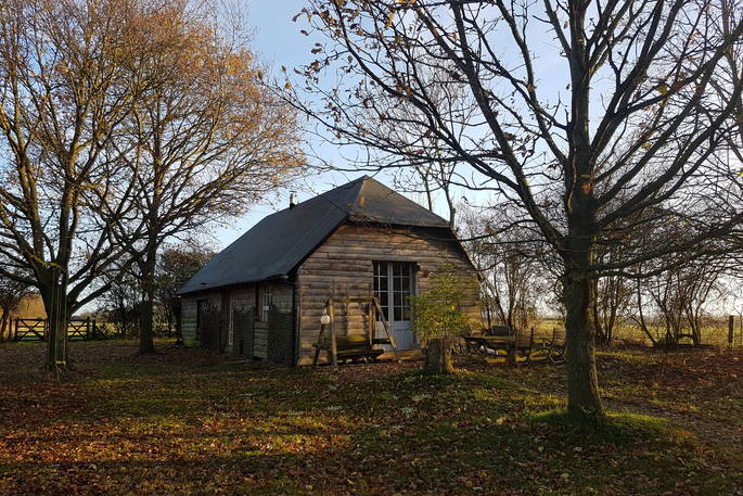 Exterior of Beacon Hill Barn cabin in Oxfordshire 