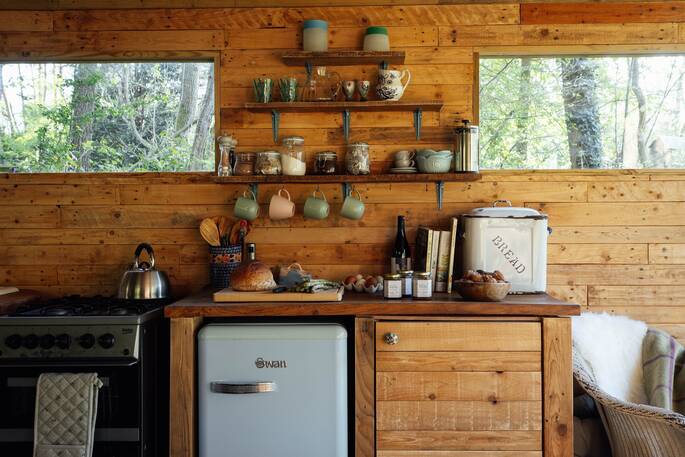 Kitchen equipped with an oven, hob and undercounter fridge