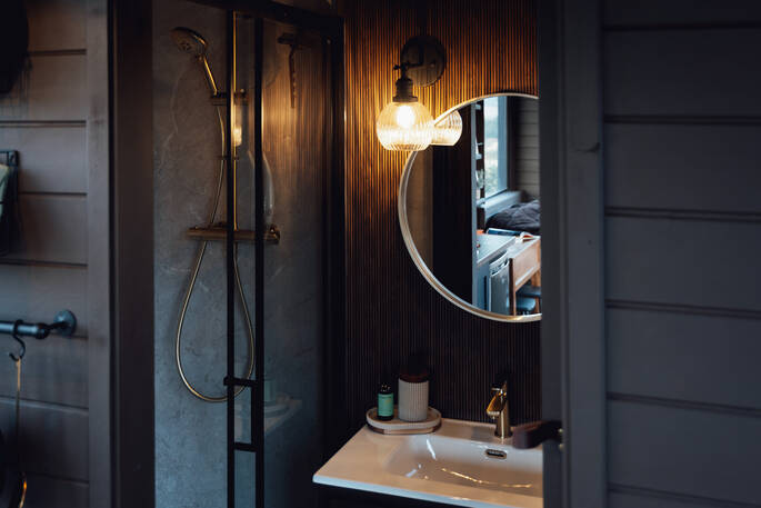 11 - Bathroom