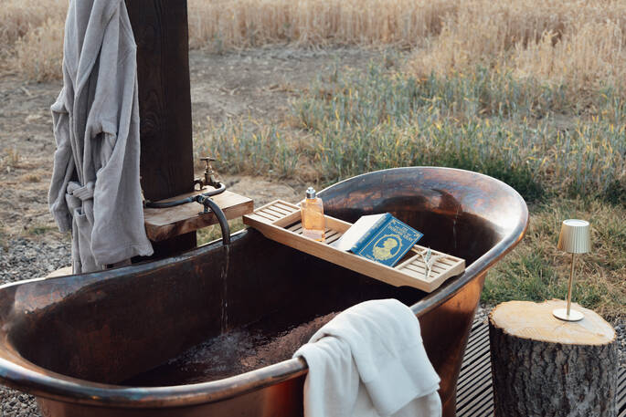 15 - Bath tub