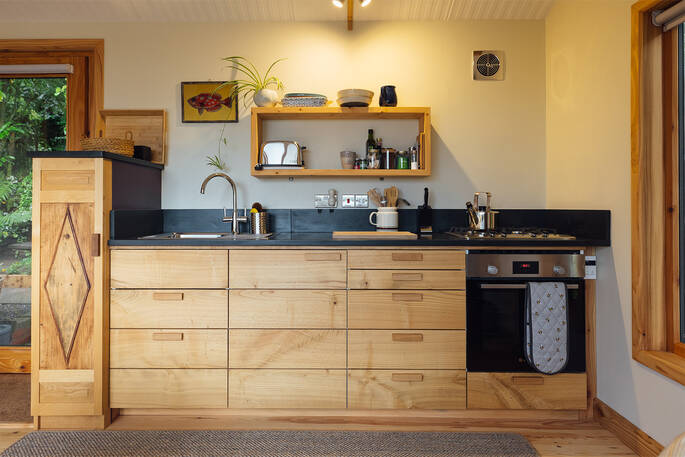 Kitchen equipped with an oven, hot, kettle, toaster and cooking utensils