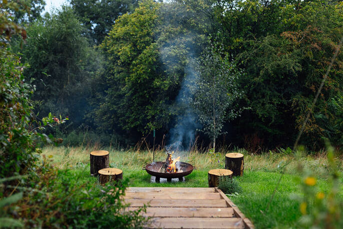 Spacious firepit area in the gardn
