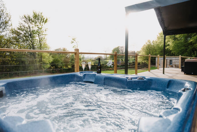 Hot tub in the deck area