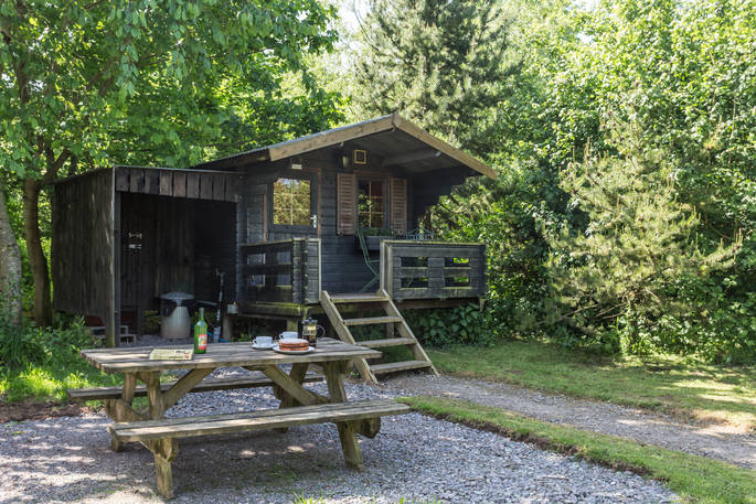 Seperate cabin with a kitchen and picnic bench outside