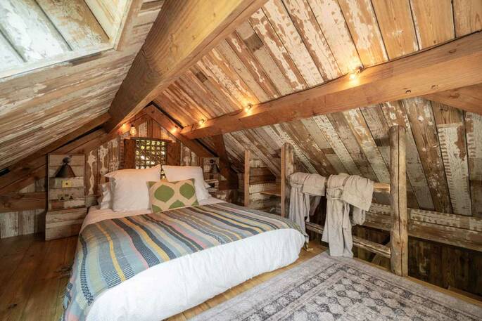 11 - third bedroom with king size bed on a mezzanine