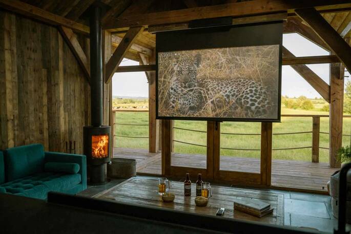 13 - projector and screen