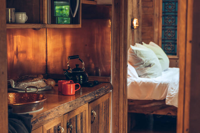 10. Kitchen & bedroom