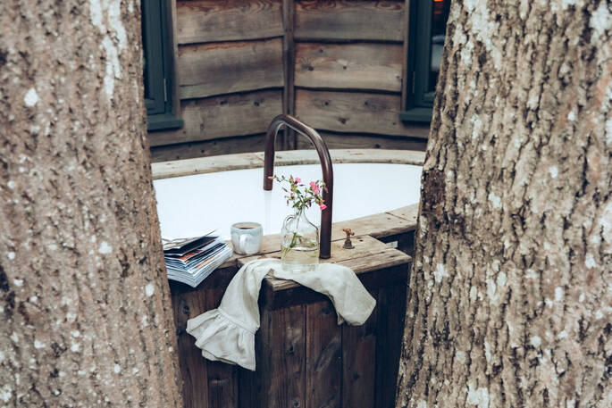 14. Outdoor bath tub