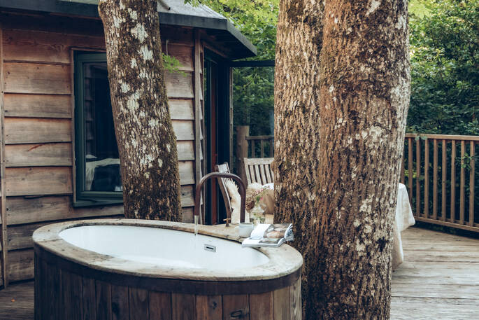 2. Outdoor bath tub