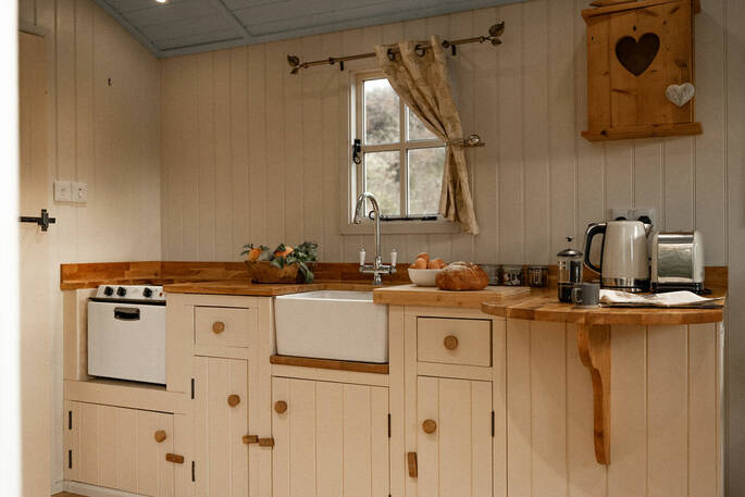Kitchen equipped with a hob, oven, kettle, toaster, microwave and undercounter fridge