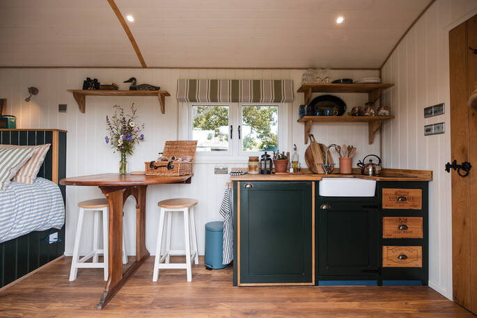 Kitchen equipped with a gas hob, oven, undercounter fridge, kettle
