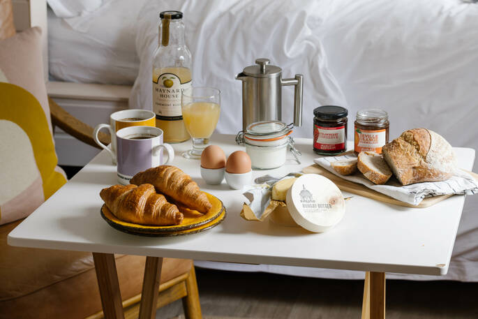 Igluhuts breakfast table