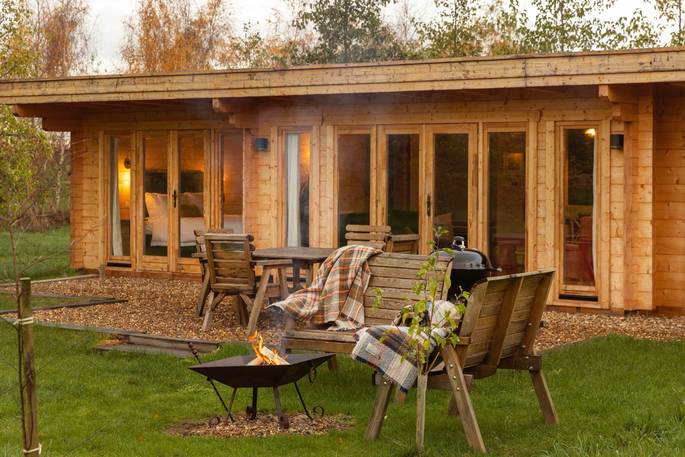 Discovery Lodge cabin firepit, Laxfield, Suffolk, England