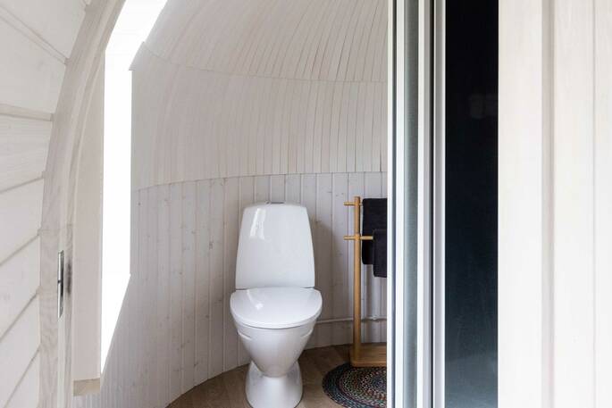 Igluhuts bathroom and shower