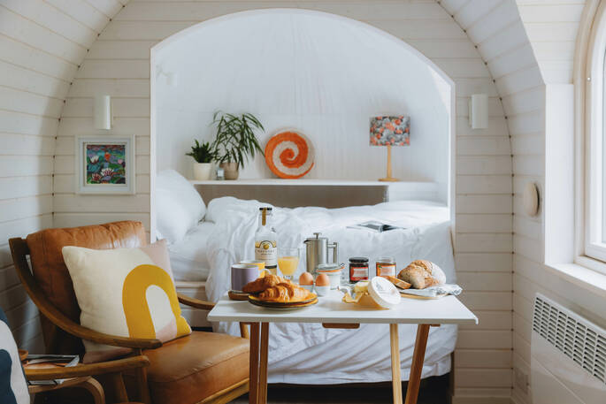 Igluhuts bedroom and lounge