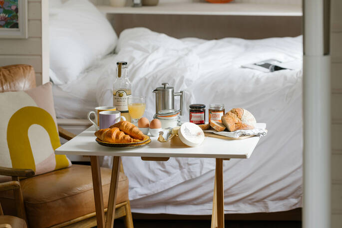 Igluhuts breakfast table