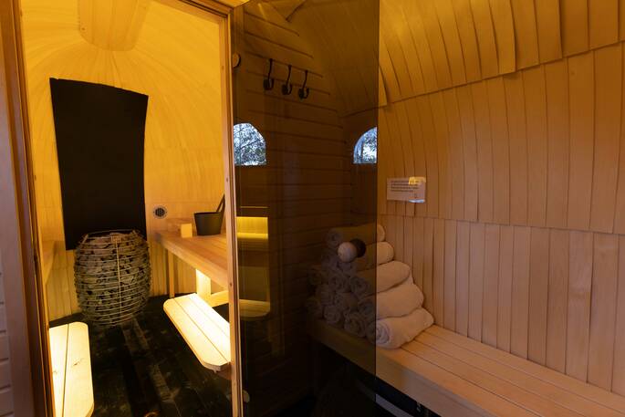 Igluhuts communal sauna and towels