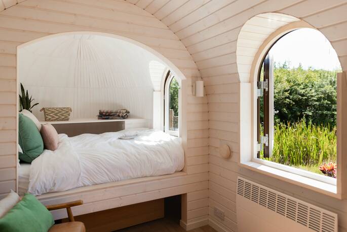 Willow interior window and bed