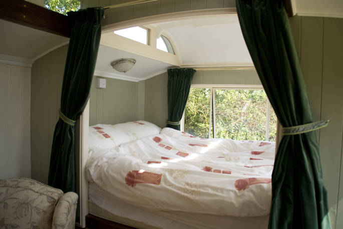 Double bed, Green Wagon