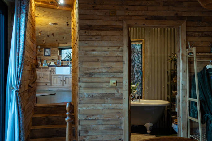 Treehouse at Beneath the Branches ensuite, Ashurst, Sussex, Englan