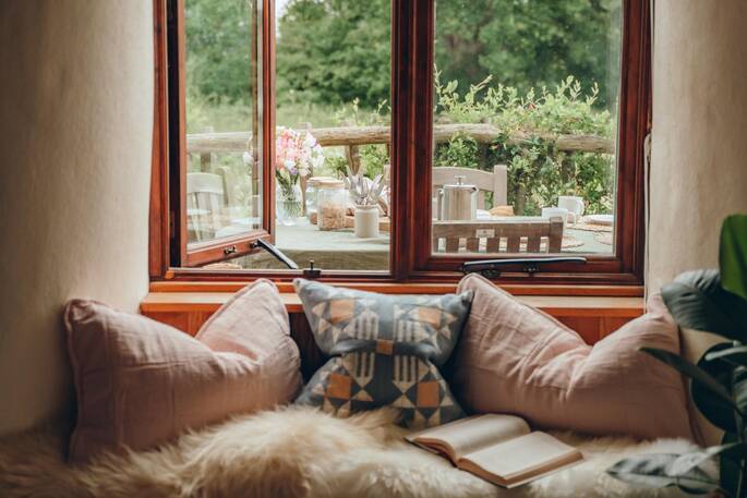Seating area with view to the outside