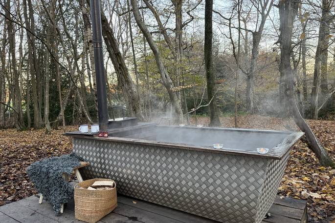 Walk Wood Wagon - hot tub in the woods, Uckfield, Sussex