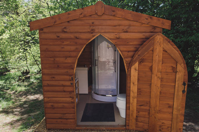 The wooden-cladded bathroom hut at Woodcutter's Cottage in Sussex