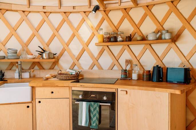 Kitchen equipped with an oven, electric hob, kettle and toaster